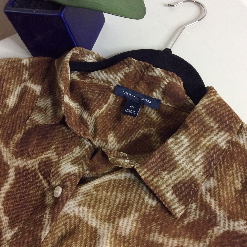 Tommy Hilfiger Size Large Women top Chaneldrip